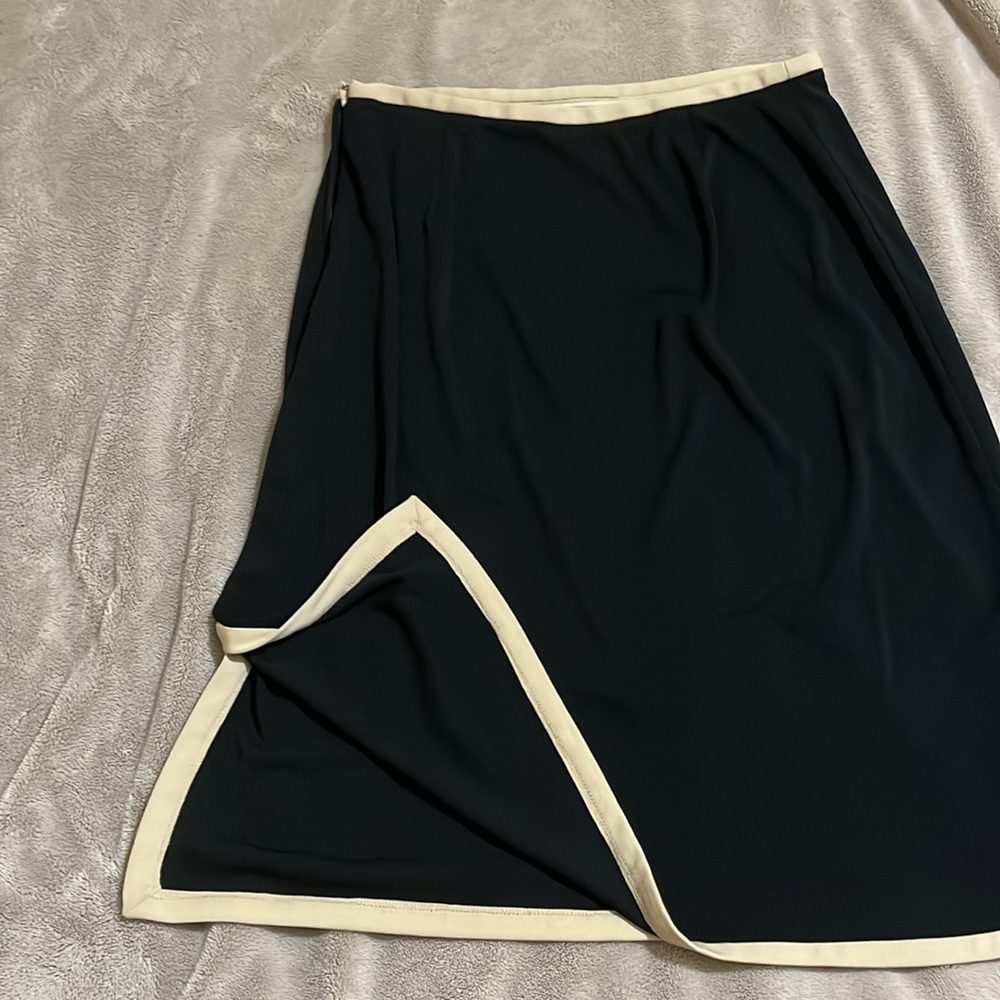 Ann Taylor Black A-Line Skirt size 6 - Picture 6 of 6